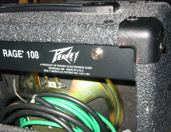 https://www.cliffmccarthy.net/images/peavey_rage108_footswitch/jack_on_back.jpg