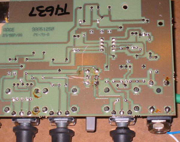 https://www.cliffmccarthy.net/images/peavey_rage108_footswitch/resoldered_board.jpg