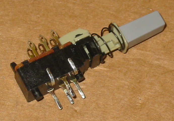 https://www.cliffmccarthy.net/images/peavey_rage108_footswitch/switch_bent_pins.jpg