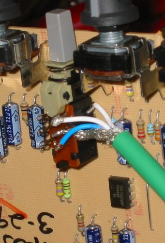 https://www.cliffmccarthy.net/images/peavey_rage108_footswitch/switch_replaced.jpg