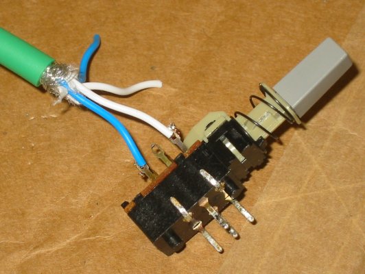 https://www.cliffmccarthy.net/images/peavey_rage108_footswitch/switch_with_wires.jpg
