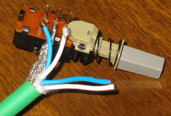 https://www.cliffmccarthy.net/images/peavey_rage108_footswitch/switch_with_wires2.jpg